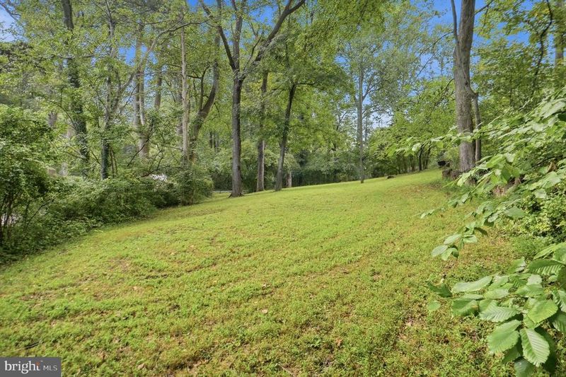 4217 Pineridge Dr, Annandale, VA 22003