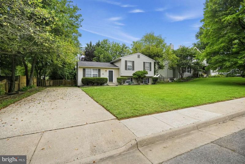 32 S Church St, Lovettsville, VA 20180