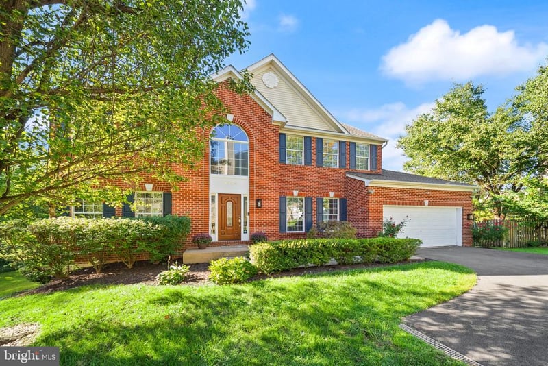 6704 Mossy Bank Ln, Centreville, VA 20121