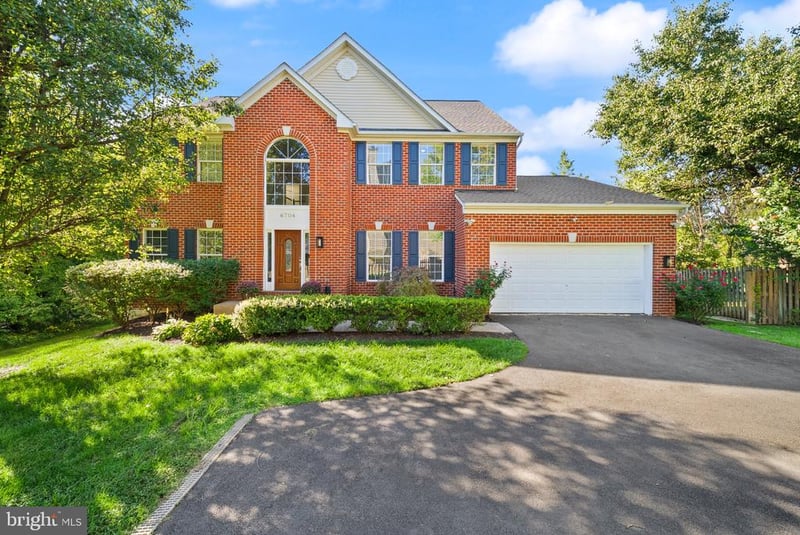 6704 Mossy Bank Ln, Centreville, VA 20121