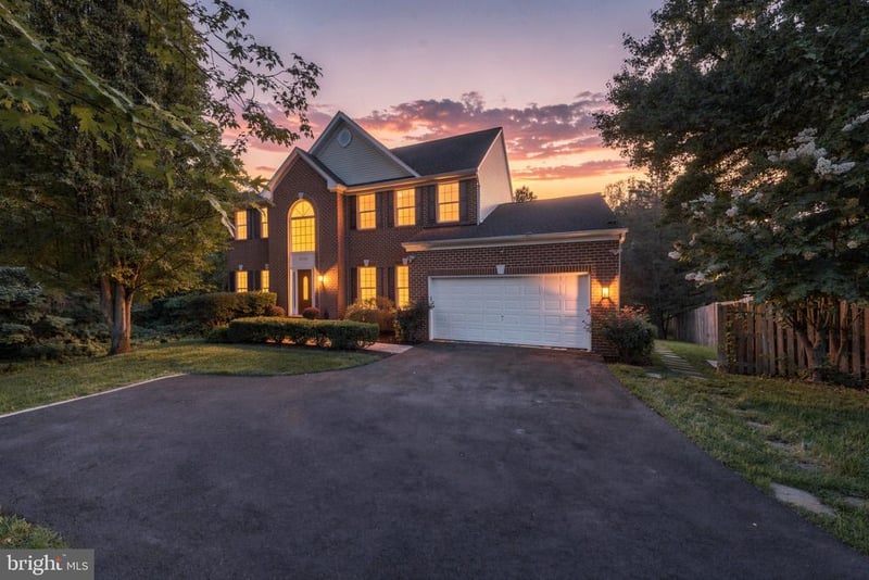 6704 Mossy Bank Ln, Centreville, VA 20121