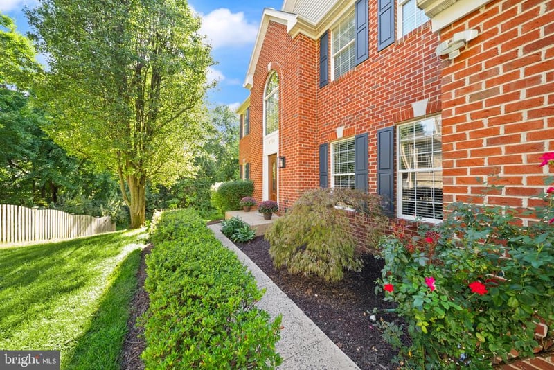 6704 Mossy Bank Ln, Centreville, VA 20121