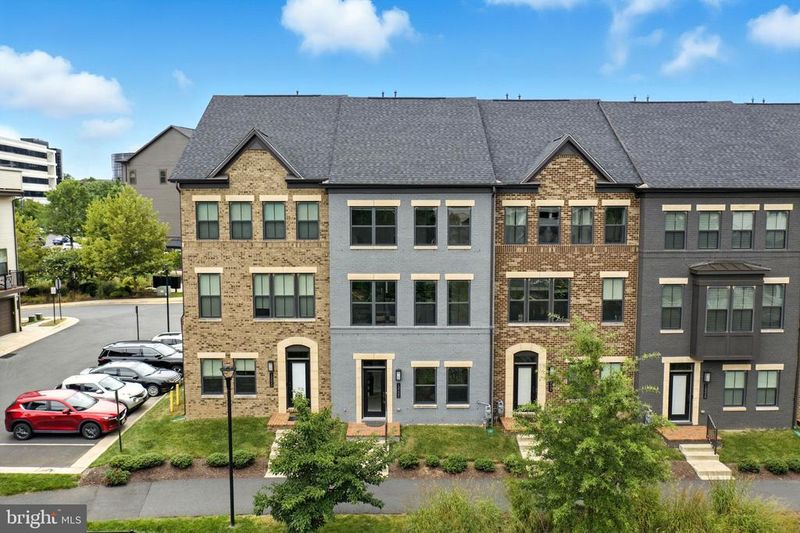 13220 Lake Waterview Way, Herndon, VA 20171