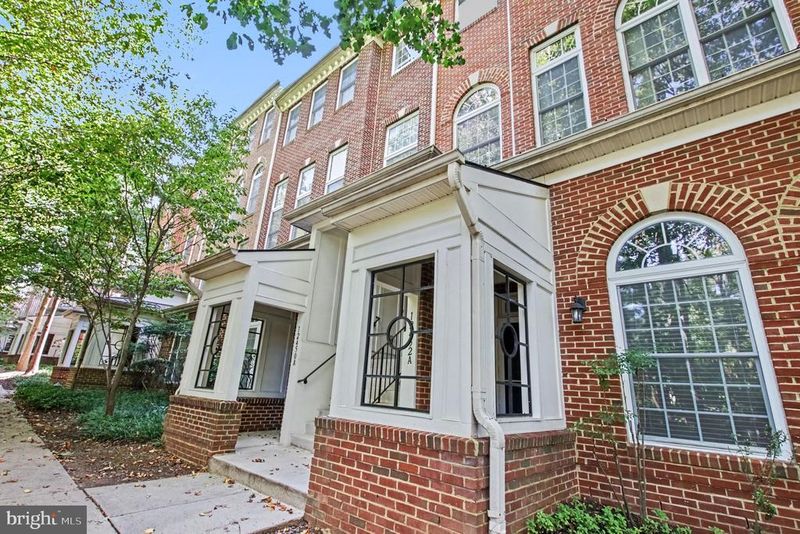 12450 Liberty Bridge Rd #204A, Fairfax, VA 22033