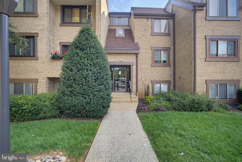 1657 Parkcrest Cir #201, Reston, VA 20190
