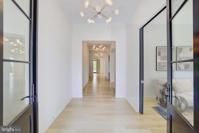 7613 Glenbrook Rd, Bethesda, MD 20814