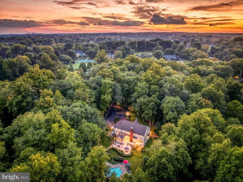 9709 Arnon Chapel Rd, Great Falls, VA 22066