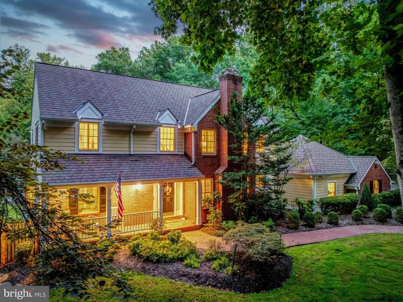 9709 Arnon Chapel Rd, Great Falls, VA 22066