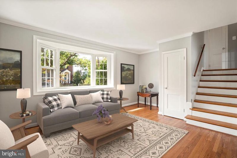 709 W View Ter, Alexandria, VA 22301