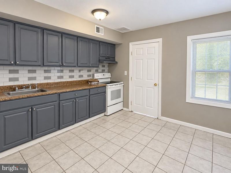 2013 Van Buren St, Hyattsville, MD 20782