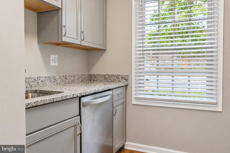 8414 Penshurst Dr #590, Springfield, VA 22152