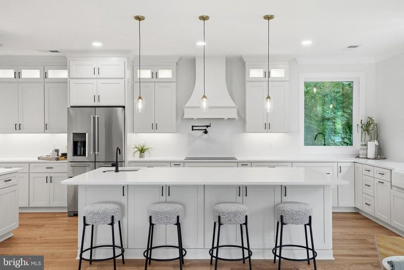 132 N Earley St, Alexandria, VA 22304