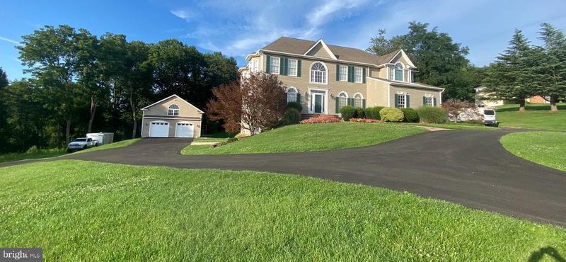 13406 Autumn Crest Dr, Mount Airy, MD 21771
