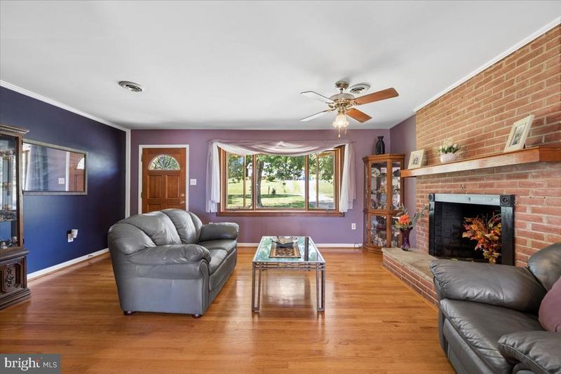 5601 Calvert Dr, Frederick, MD 21703