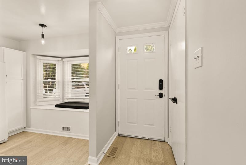 7553 Chrisland Cv, Falls Church, VA 22042