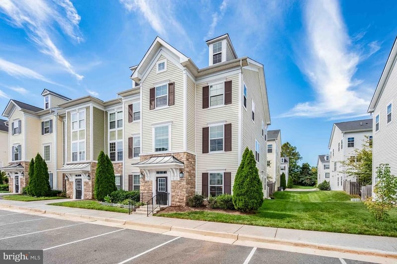8114 Essex Grove Way, Manassas, VA 20111