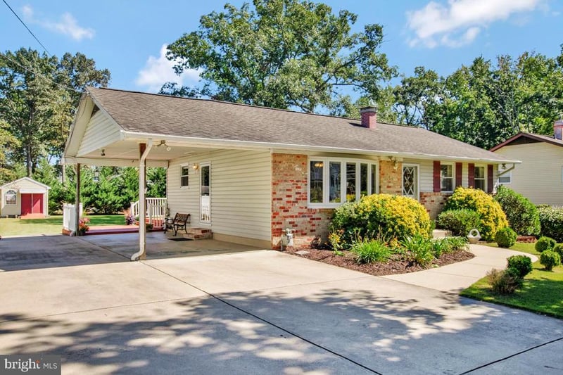 147 Magothy Beach Rd, Pasadena, MD 21122