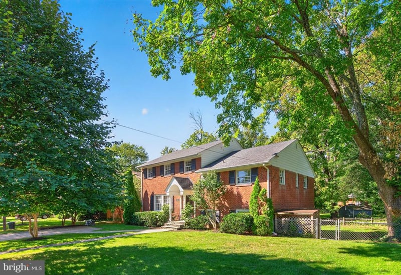 9906 Holmhurst Rd, Bethesda, MD 20817