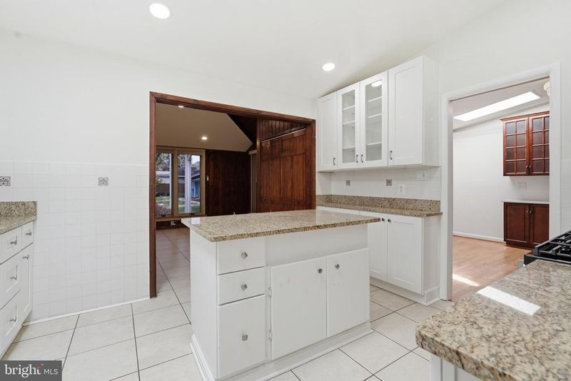7305 Brookcrest Pl, Annandale, VA 22003