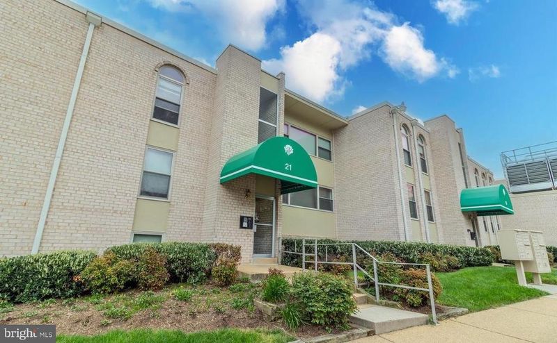 21 Canterbury Sq #102, Alexandria, VA 22304