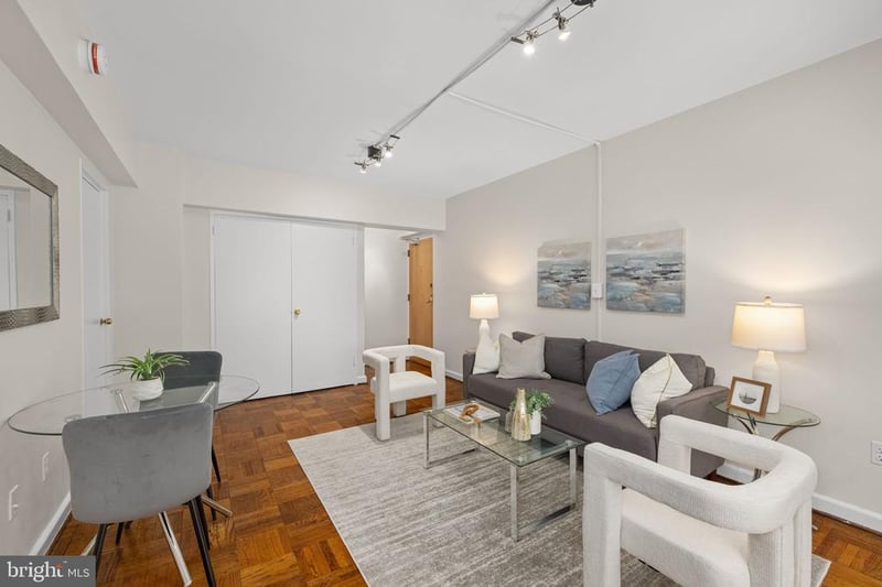 2141 I St NW #402, Washington, DC 20037