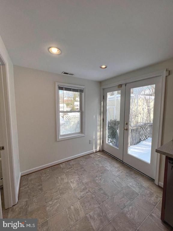 5831 Edgehill Dr, Alexandria, VA 22303
