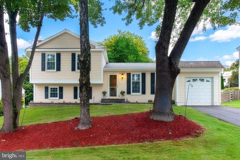 13626 Old Dairy Rd, Herndon, VA 20171