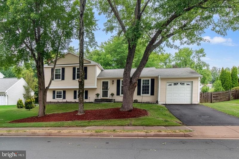 13626 Old Dairy Rd, Herndon, VA 20171