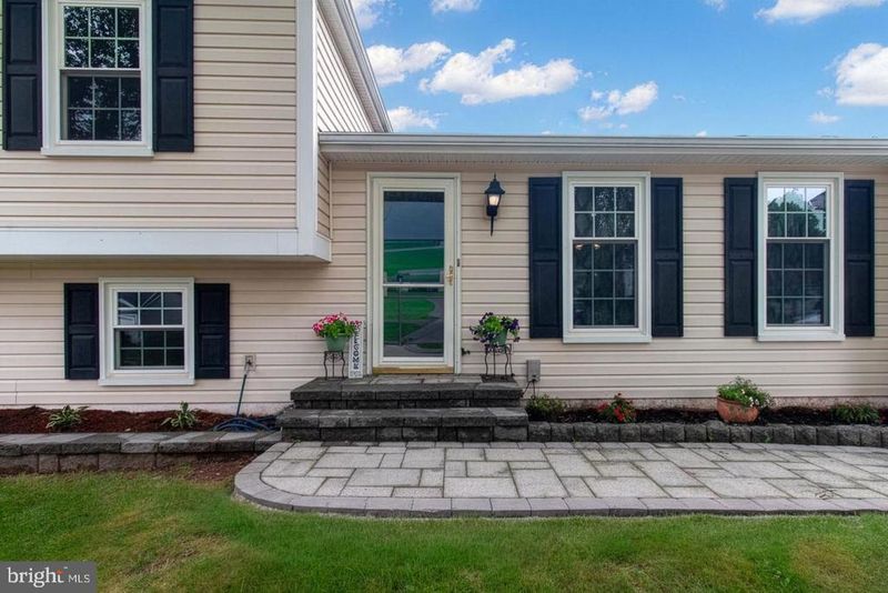 13626 Old Dairy Rd, Herndon, VA 20171