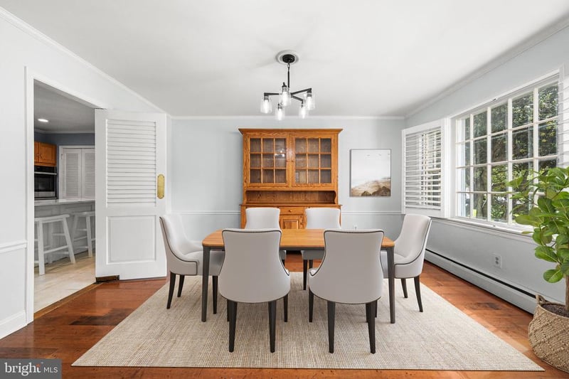 7851 Midday Ln, Alexandria, VA 22306