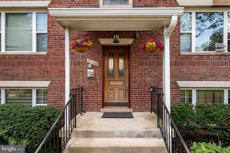 1402 12th St N #S205, Arlington, VA 22209