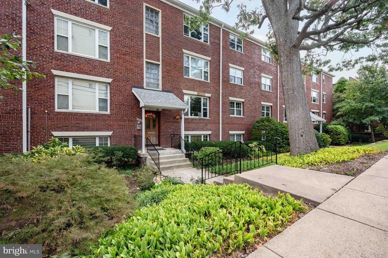 1402 12th St N #S205, Arlington, VA 22209