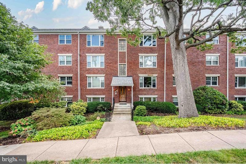 1402 12th St N #S205, Arlington, VA 22209