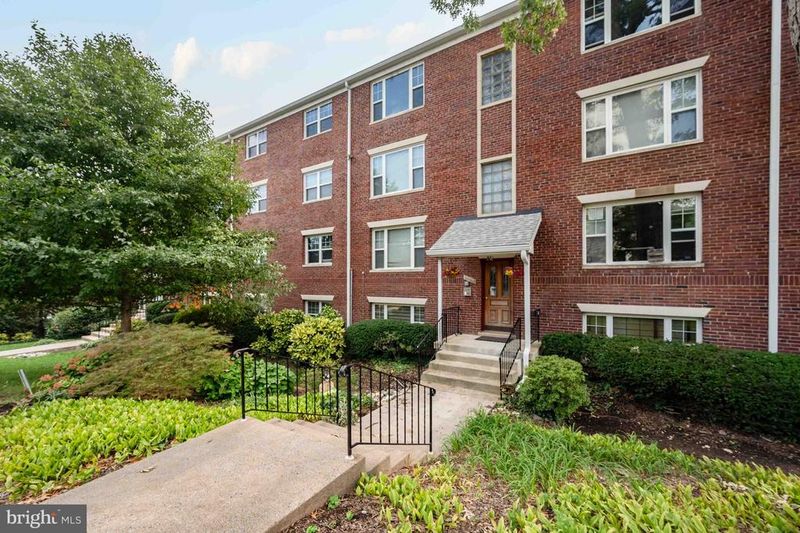 1402 12th St N #S205, Arlington, VA 22209