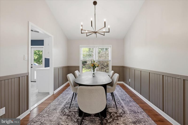 13704 Springhaven Dr, Chantilly, VA 20151