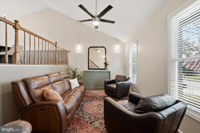 13704 Springhaven Dr, Chantilly, VA 20151