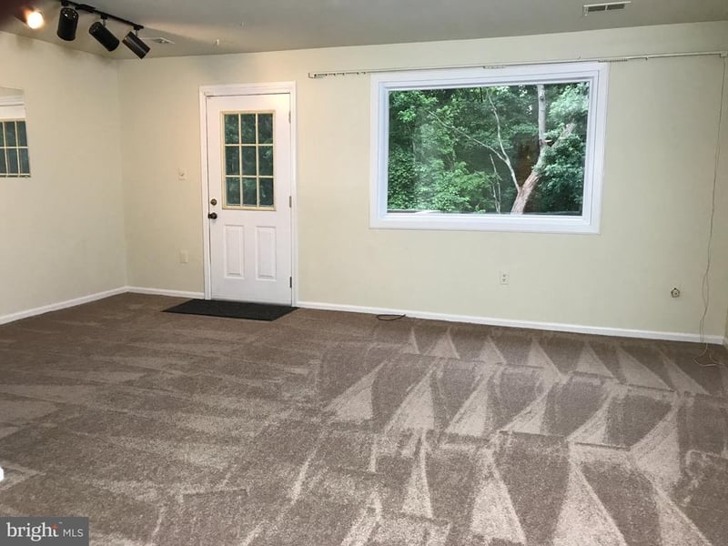 1950 Mayflower Dr, Woodbridge, VA 22192