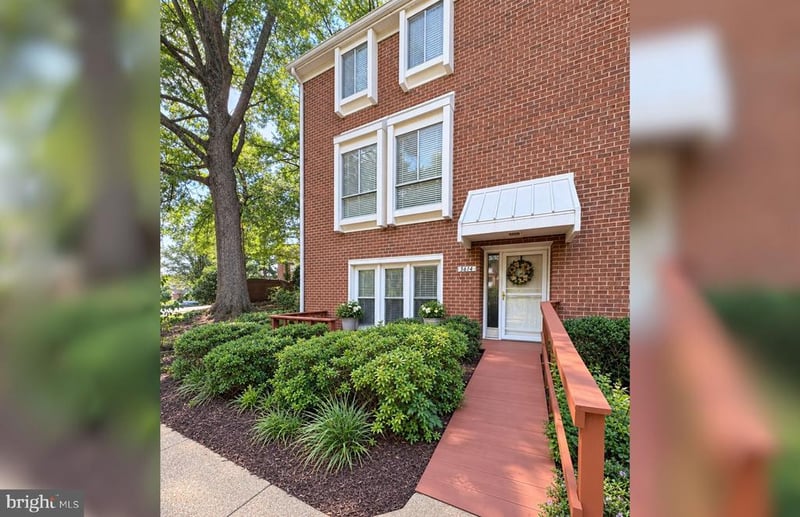 3674 Persimmon Cir #, Fairfax, VA 22031