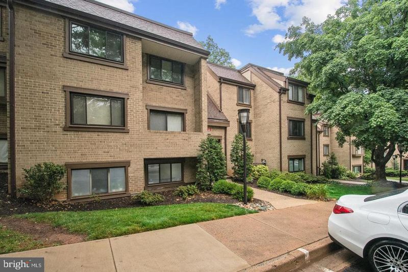 1635 Parkcrest Cir #8D/201, Reston, VA 20190