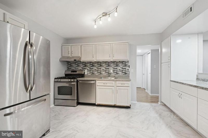 1635 Parkcrest Cir #8D/201, Reston, VA 20190
