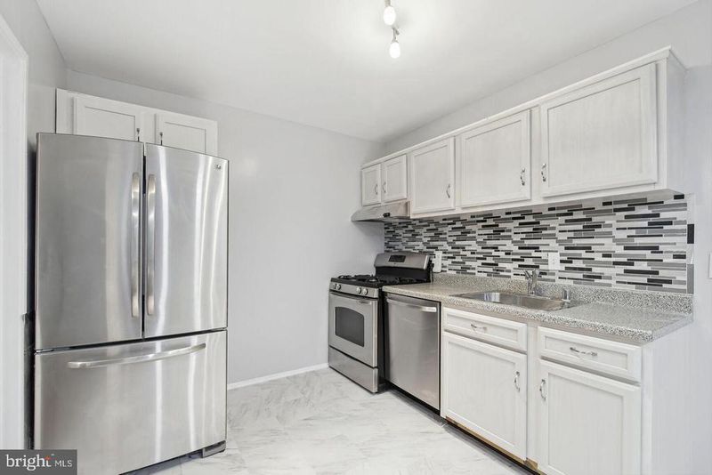 1635 Parkcrest Cir #8D/201, Reston, VA 20190