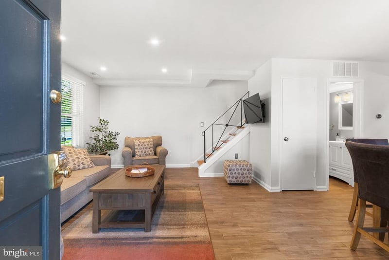 2416 N Dearing St, Alexandria, VA 22302