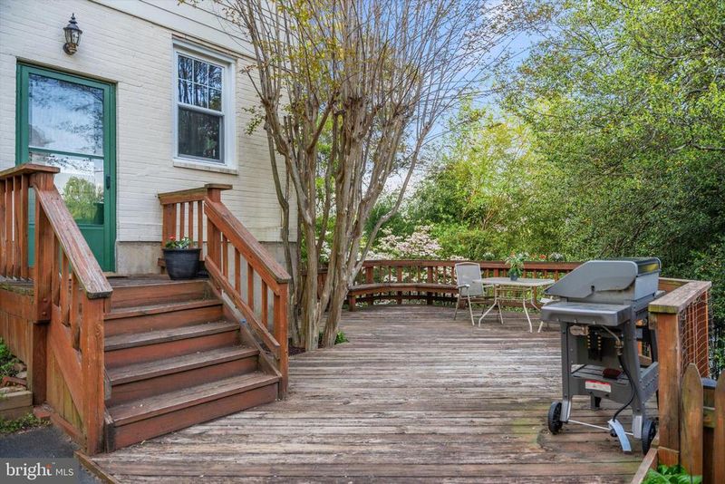 909 N Madison St, Arlington, VA 22205