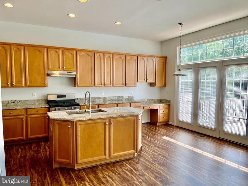 2405 Cypress Green Ln, Herndon, VA 20171