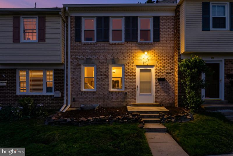 17 County Ct #15-9, Gaithersburg, MD 20878