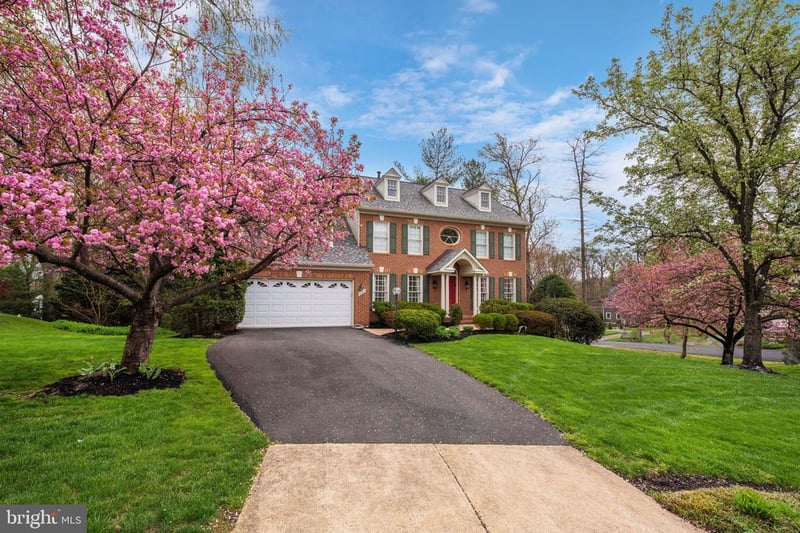 8609 Woodland Heights Ct, Alexandria, VA 22309