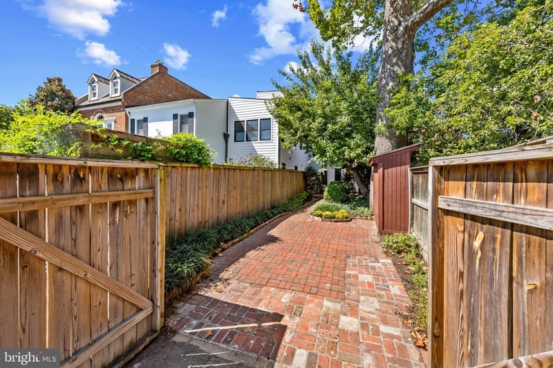612 S Saint Asaph St, Alexandria, VA 22314