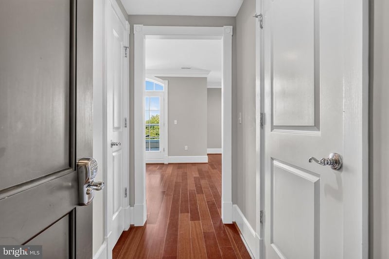 900 N Washington St #302E, Alexandria, VA 22314