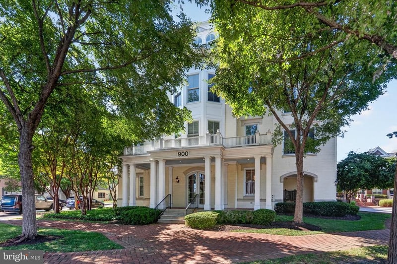 900 N Washington St #302E, Alexandria, VA 22314