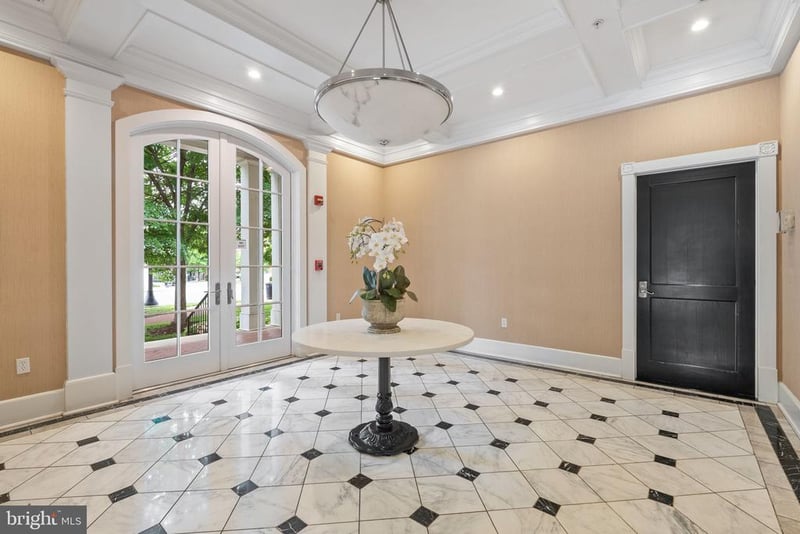 900 N Washington St #302E, Alexandria, VA 22314